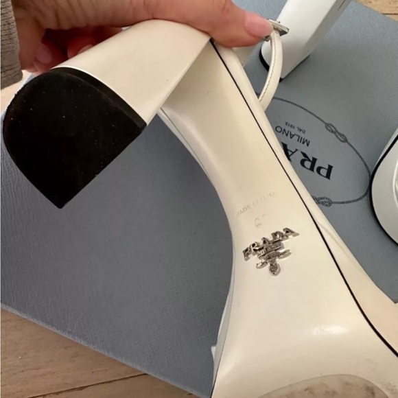 Prada pumps - Picture 3 of 5